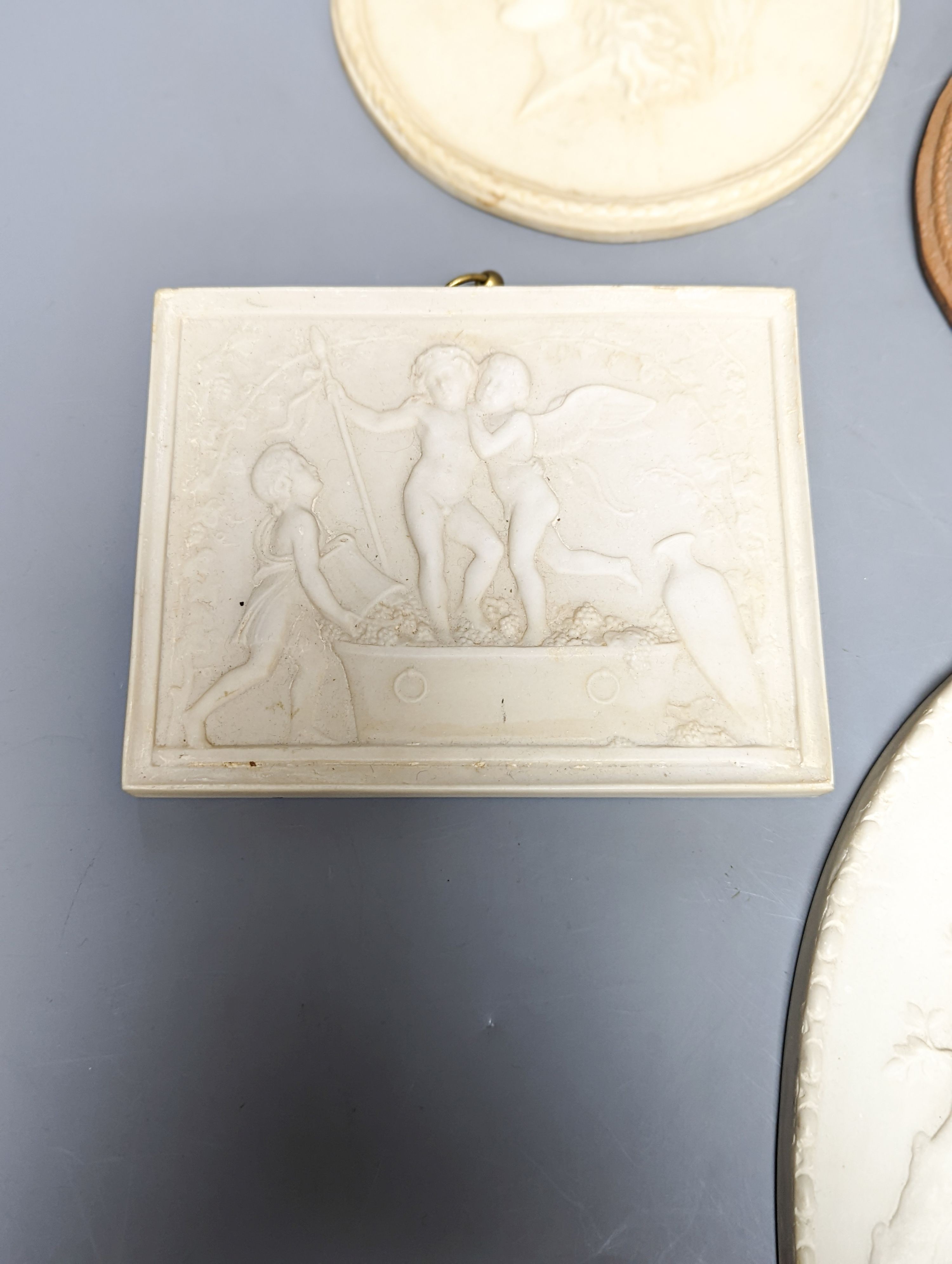 Decorative faux marble roundels, plaques and a faux ostrich egg box 28cm